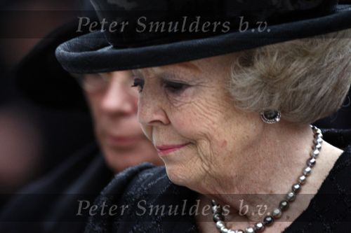 Amsterdam 4 mei 2009
Dodenherdenking op de dam met oa aanwezig Koningin Beatrix Prins Willem Alexander en prinses maxima.
Peter Smulders bv