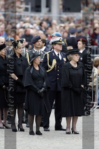 Amsterdam 4 mei 2009
Dodenherdenking op de dam met oa aanwezig Koningin Beatrix Prins Willem Alexander en prinses maxima.
Peter Smulders bv