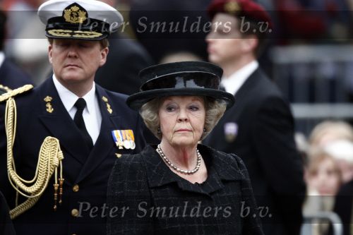 Amsterdam 4 mei 2009
Dodenherdenking op de dam met oa aanwezig Koningin Beatrix Prins Willem Alexander en prinses maxima.
Peter Smulders bv