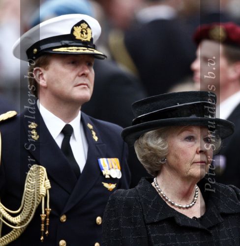 Amsterdam 4 mei 2009
Dodenherdenking op de dam met oa aanwezig Koningin Beatrix Prins Willem Alexander en prinses maxima.
Peter Smulders bv