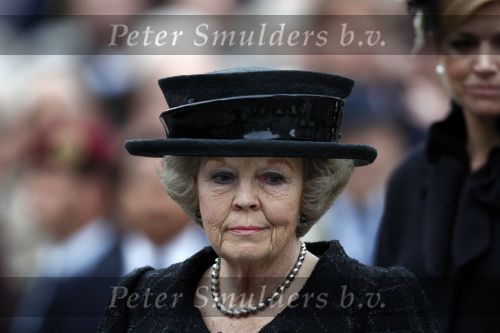 Amsterdam 4 mei 2009
Dodenherdenking op de dam met oa aanwezig Koningin Beatrix Prins Willem Alexander en prinses maxima.
Peter Smulders bv