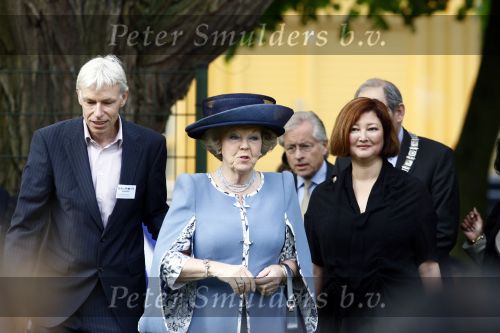 Amsterdam 9 mei 2009
Koningin Beatrix bezoekt de wijk de bijlmer ivm kunst die daar geplaatst is.
Peter Smulders bv