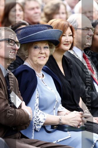 Amsterdam 9 mei 2009
Koningin Beatrix bezoekt de wijk de bijlmer ivm kunst die daar geplaatst is.
Peter Smulders bv