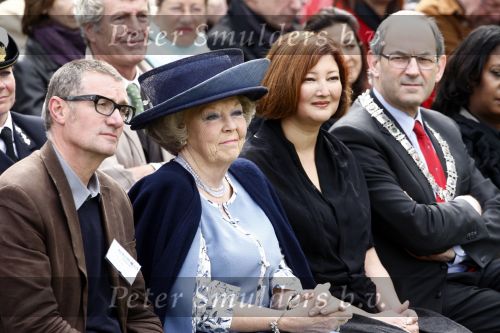 Amsterdam 9 mei 2009
Koningin Beatrix bezoekt de wijk de bijlmer ivm kunst die daar geplaatst is.
Peter Smulders bv