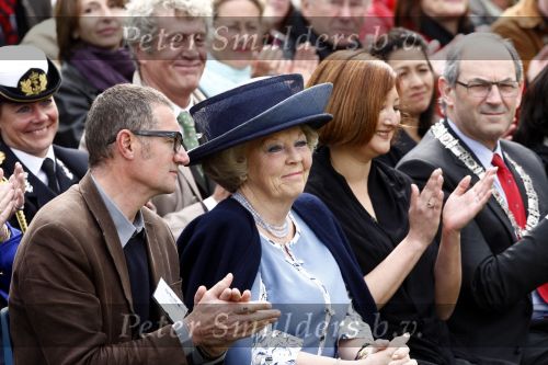 Amsterdam 9 mei 2009
Koningin Beatrix bezoekt de wijk de bijlmer ivm kunst die daar geplaatst is.
Peter Smulders bv