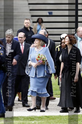 Amsterdam 9 mei 2009
Koningin Beatrix bezoekt de wijk de bijlmer ivm kunst die daar geplaatst is.
Peter Smulders bv