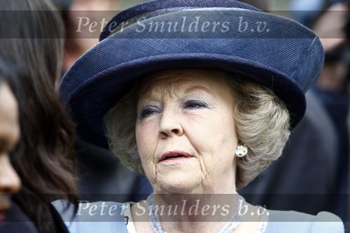 Amsterdam 9 mei 2009
Koningin Beatrix bezoekt de wijk de bijlmer ivm kunst die daar geplaatst is.
Peter Smulders bv