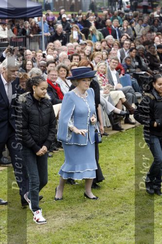 Amsterdam 9 mei 2009
Koningin Beatrix bezoekt de wijk de bijlmer ivm kunst die daar geplaatst is.
Peter Smulders bv