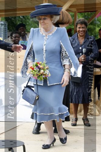 Amsterdam 9 mei 2009
Koningin Beatrix bezoekt de wijk de bijlmer ivm kunst die daar geplaatst is.
Peter Smulders bv