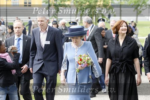 Amsterdam 9 mei 2009
Koningin Beatrix bezoekt de wijk de bijlmer ivm kunst die daar geplaatst is.
Peter Smulders bv