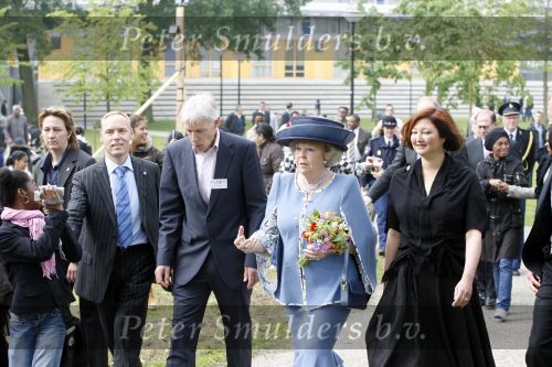 Amsterdam 9 mei 2009
Koningin Beatrix bezoekt de wijk de bijlmer ivm kunst die daar geplaatst is.
Peter Smulders bv