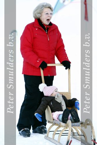 Lech 10 februari 2008
Fotosessie Koninklijke familie. Aanwezig waren Koningin Beatrix Maxima Prins Willem Alexander Amalai Alexia Ariane Prins Constantijn Prinses Laurentien Eloise Claus Cazimir en Elenore.
Peter Smulders bv