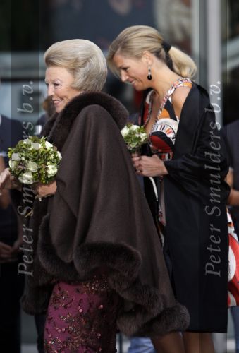 Amsterdam 11 september 2007
Koningin Beatrix en prinses Maxima bij voorstelling voor 75e verjaardag van Hans v Maanen in het muziektheater.