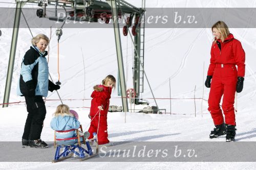 Lech 16 februari 2009
Fotosessie met de koninklijke familie in Oberlech. Koningin Beatrix Prins Willem Alexander Prinses Maxima Amalia Alexia Ariane Prins Constantijn Prins es Laurentien Claus Cazimir Eloise en  Leonore.
Peter Smulders bv