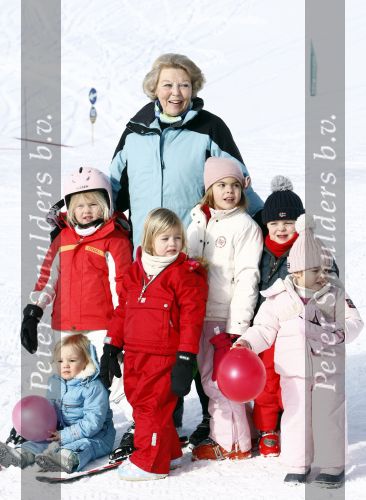 Lech 16 februari 2009
Fotosessie met de koninklijke familie in Oberlech. Koningin Beatrix Prins Willem Alexander Prinses Maxima Amalia Alexia Ariane Prins Constantijn Prins es Laurentien Claus Cazimir Eloise en  Leonore.
Peter Smulders bv