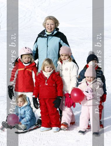 Lech 16 februari 2009
Fotosessie met de koninklijke familie in Oberlech. Koningin Beatrix Prins Willem Alexander Prinses Maxima Amalia Alexia Ariane Prins Constantijn Prins es Laurentien Claus Cazimir Eloise en  Leonore.
Peter Smulders bv