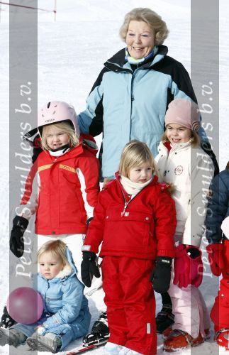 Lech 16 februari 2009
Fotosessie met de koninklijke familie in Oberlech. Koningin Beatrix Prins Willem Alexander Prinses Maxima Amalia Alexia Ariane Prins Constantijn Prins es Laurentien Claus Cazimir Eloise en  Leonore.
Peter Smulders bv