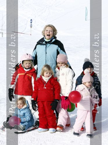 Lech 16 februari 2009
Fotosessie met de koninklijke familie in Oberlech. Koningin Beatrix Prins Willem Alexander Prinses Maxima Amalia Alexia Ariane Prins Constantijn Prins es Laurentien Claus Cazimir Eloise en  Leonore.
Peter Smulders bv