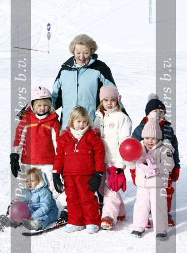 Lech 16 februari 2009
Fotosessie met de koninklijke familie in Oberlech. Koningin Beatrix Prins Willem Alexander Prinses Maxima Amalia Alexia Ariane Prins Constantijn Prins es Laurentien Claus Cazimir Eloise en  Leonore.
Peter Smulders bv