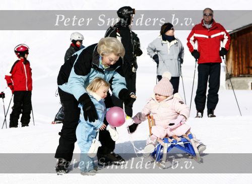 Lech 16 februari 2009
Fotosessie met de koninklijke familie in Oberlech. Koningin Beatrix Prins Willem Alexander Prinses Maxima Amalia Alexia Ariane Prins Constantijn Prins es Laurentien Claus Cazimir Eloise en  Leonore.
Peter Smulders bv