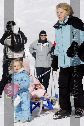 Lech 16 februari 2009
Fotosessie met de koninklijke familie in Oberlech. Koningin Beatrix Prins Willem Alexander Prinses Maxima Amalia Alexia Ariane Prins Constantijn Prins es Laurentien Claus Cazimir Eloise en  Leonore.
Peter Smulders bv