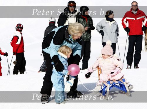 Lech 16 februari 2009
Fotosessie met de koninklijke familie in Oberlech. Koningin Beatrix Prins Willem Alexander Prinses Maxima Amalia Alexia Ariane Prins Constantijn Prins es Laurentien Claus Cazimir Eloise en  Leonore.
Peter Smulders bv