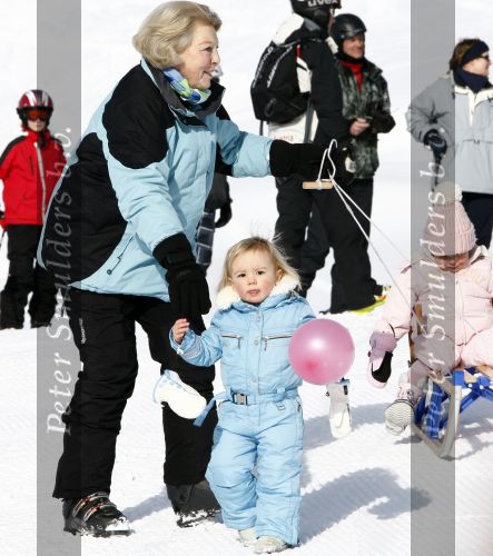 Lech 16 februari 2009
Fotosessie met de koninklijke familie in Oberlech. Koningin Beatrix Prins Willem Alexander Prinses Maxima Amalia Alexia Ariane Prins Constantijn Prins es Laurentien Claus Cazimir Eloise en  Leonore.
Peter Smulders bv