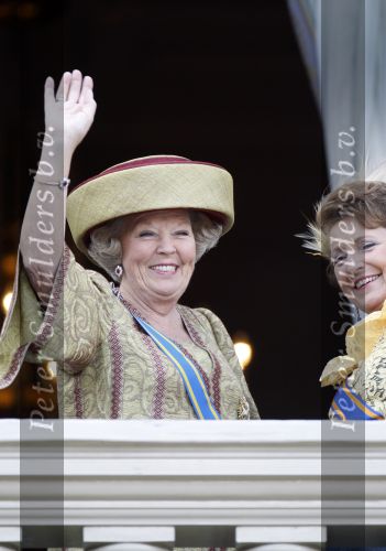 Den Haag 18 september 2007
Koningin Beatrix Prins Willem Alexander Maxima Prinses Margriet Pieter v Vollenhoven Prins Constantijn en Prinses Laurentien bij prinsjesdag met de gouden koets.