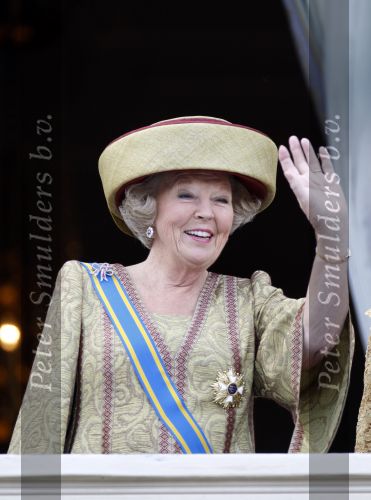 Den Haag 18 september 2007
Koningin Beatrix Prins Willem Alexander Maxima Prinses Margriet Pieter v Vollenhoven Prins Constantijn en Prinses Laurentien bij prinsjesdag met de gouden koets.