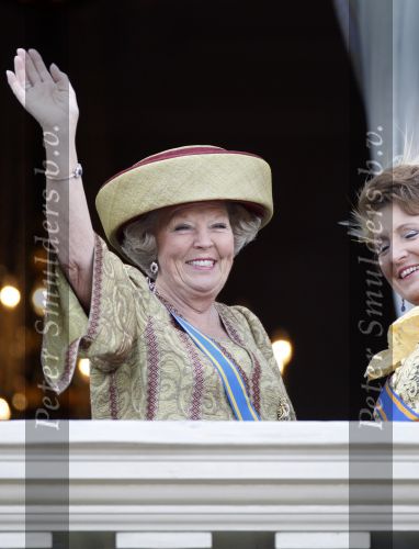 Den Haag 18 september 2007
Koningin Beatrix Prins Willem Alexander Maxima Prinses Margriet Pieter v Vollenhoven Prins Constantijn en Prinses Laurentien bij prinsjesdag met de gouden koets.