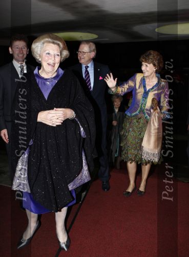 Apeldoorn 19 januari 2008
Prinses Margriet Pieter v Vollenhoven Prins Maurits Prinses Marilene Prins Bernhard jr  een zwangere Prinses Annette Prins Pieter Christiaan Prinses Anita Prins Floris Prinses Aimee Koningin Beatrix Prins Constantijn Prinses Laurentien Prins Friso Prinses Maebel Wisse Smit Prins Carlos en Prinses carolien bij voorstelling in Theater tbv vefrjaardag prinses Margriet.