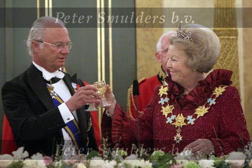Den Haag 21 april 2009
Staatsbezoek van Koning Carl Gustav en koningin Silvia aan Nederland. Prinses Maxima Koningin Beatrix Prins Willem Alexander Pieter v Vollenhoven en prinses Margriet.
Peter Smulders bv