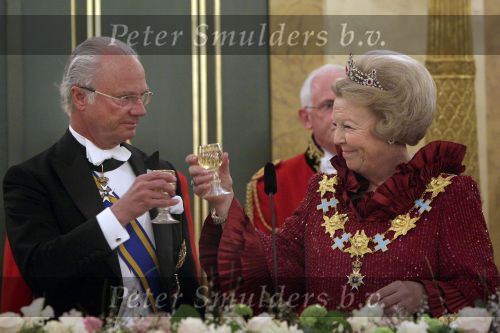 Den Haag 21 april 2009
Staatsbezoek van Koning Carl Gustav en koningin Silvia aan Nederland. Prinses Maxima Koningin Beatrix Prins Willem Alexander Pieter v Vollenhoven en prinses Margriet.
Peter Smulders bv