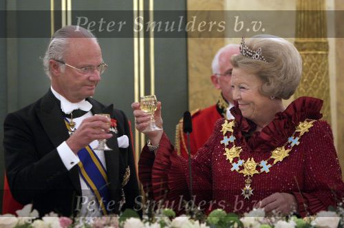 Den Haag 21 april 2009
Staatsbezoek van Koning Carl Gustav en koningin Silvia aan Nederland. Prinses Maxima Koningin Beatrix Prins Willem Alexander Pieter v Vollenhoven en prinses Margriet.
Peter Smulders bv