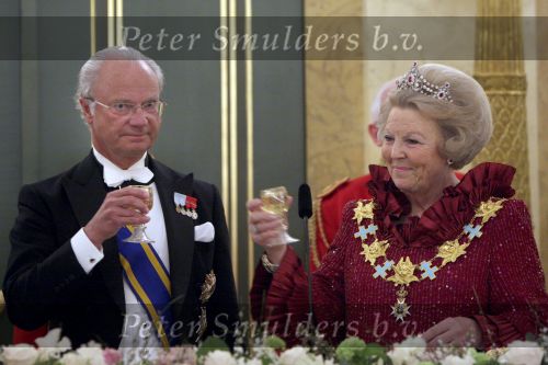 Den Haag 21 april 2009
Staatsbezoek van Koning Carl Gustav en koningin Silvia aan Nederland. Prinses Maxima Koningin Beatrix Prins Willem Alexander Pieter v Vollenhoven en prinses Margriet.
Peter Smulders bv