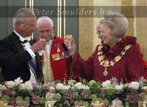 Den Haag 21 april 2009
Staatsbezoek van Koning Carl Gustav en koningin Silvia aan Nederland. Prinses Maxima Koningin Beatrix Prins Willem Alexander Pieter v Vollenhoven en prinses Margriet.
Peter Smulders bv