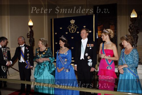 Den Haag 22 april 2009
Diner met de koninklijke familie van zweden en nederland. Aanwezig waren Prinses Maxima Koningin Beatrix Prins Willem Alexander Prinses Margriet Koning Carl Gustav en Koningin Silvia.
Peter Smulders bv