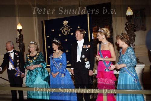 Den Haag 22 april 2009
Diner met de koninklijke familie van zweden en nederland. Aanwezig waren Prinses Maxima Koningin Beatrix Prins Willem Alexander Prinses Margriet Koning Carl Gustav en Koningin Silvia.
Peter Smulders bv