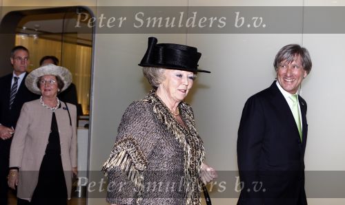 Schiphol 23 januari 2008
Opening nieuwe VIP centrum en koninklijke loge op schiphol door Koningin Beatrix.
Gerlach Cerfontaine begeleidt haar.