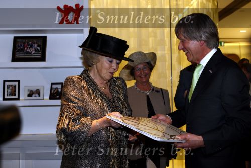 Schiphol 23 januari 2008
Opening nieuwe VIP centrum en koninklijke loge op schiphol door Koningin Beatrix.
Gerlach Cerfontaine begeleidt haar.