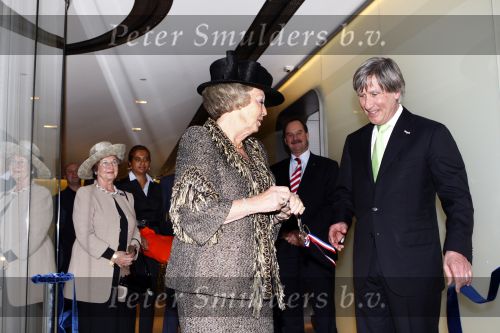 Schiphol 23 januari 2008
Opening nieuwe VIP centrum en koninklijke loge op schiphol door Koningin Beatrix.
Gerlach Fontaine begeleidt haar.