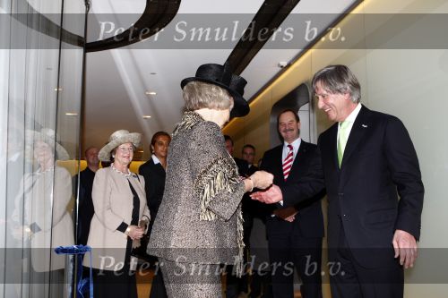 Schiphol 23 januari 2008
Opening nieuwe VIP centrum en koninklijke loge op schiphol door Koningin Beatrix.
Gerlach Fontaine begeleidt haar.