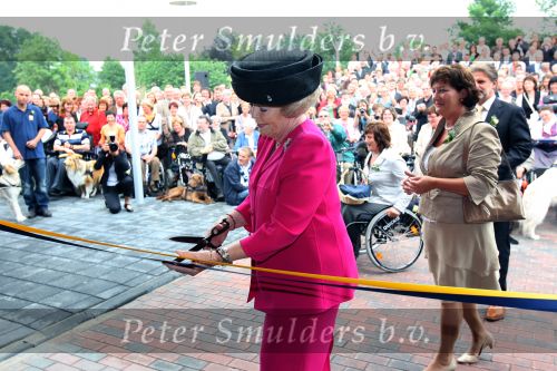Herpen ( Gemeente Oss ),  27 Mei 2008
Koningin Beatrix bij opening van het nieuwe gebouw \