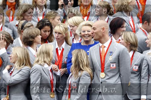 Den Haag 27 augustus 2008
De Olympische medaille winnaars van Peking op het bordes bij Koningin Beatrix. Aanwezig oa Anky v Grunsven Maarten v d Weijden Inge Dekker Marianne Vos Naomi v As Fatima de Moreiro Melo, anky v Grunsven Deborah Gravenstijn...
Peter Smulders bv