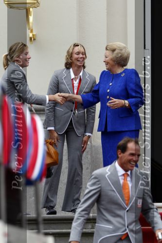 Den Haag 27 augustus 2008
De Olympische medaille winnaars van Peking op het bordes bij Koningin Beatrix. Aanwezig oa Anky v Grunsven Maarten v d Weijden Inge Dekker Marianne Vos Naomi v As Fatima de Moreiro Melo, anky v Grunsven Deborah Gravenstijn...
Peter Smulders bv