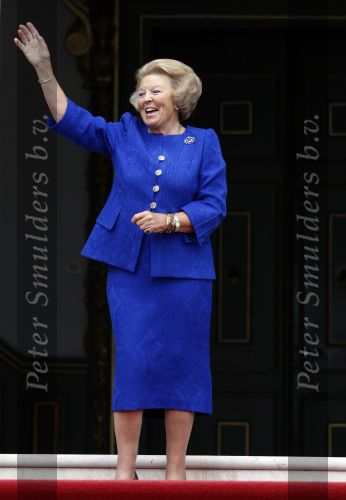 Den Haag 27 augustus 2008
De Olympische medaille winnaars van Peking op het bordes bij Koningin Beatrix. Aanwezig oa Anky v Grunsven Maarten v d Weijden Inge Dekker Marianne Vos Naomi v As Fatima de Moreiro Melo, anky v Grunsven Deborah Gravenstijn...
Peter Smulders bv