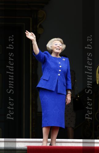 Den Haag 27 augustus 2008
De Olympische medaille winnaars van Peking op het bordes bij Koningin Beatrix. Aanwezig oa Anky v Grunsven Maarten v d Weijden Inge Dekker Marianne Vos Naomi v As Fatima de Moreiro Melo, anky v Grunsven Deborah Gravenstijn...
Peter Smulders bv