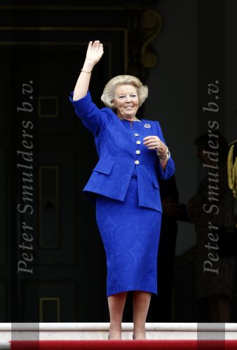 Den Haag 27 augustus 2008
De Olympische medaille winnaars van Peking op het bordes bij Koningin Beatrix. Aanwezig oa Anky v Grunsven Maarten v d Weijden Inge Dekker Marianne Vos Naomi v As Fatima de Moreiro Melo, anky v Grunsven Deborah Gravenstijn...
Peter Smulders bv