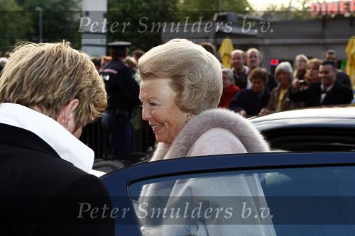 Utrecht 28 april 2009
Pieter v Vollenhoven viert zijn 70e verjaardag in het Beatrix theater in Utrecht. Koningin Beatrix
Peter Smulders bv