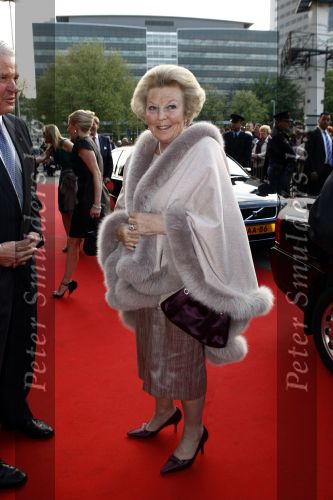 Utrecht 28 april 2009
Pieter v Vollenhoven viert zijn 70e verjaardag in het Beatrix theater in Utrecht. Koningin Beatrix
Peter Smulders bv